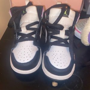 Toddler 8c Nike 1s